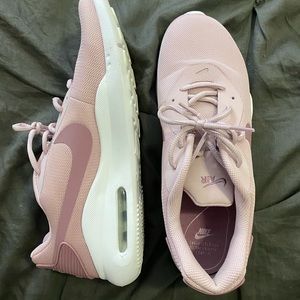 NIKE SIZE 12 SNEAKERS